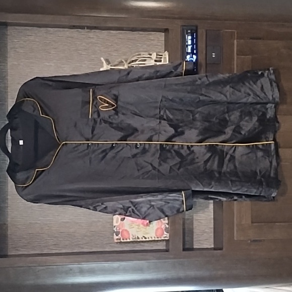 Gown Light Weight Robe Button Front Black Gold Heart Pocket Long Sleeves… - Picture 1 of 9